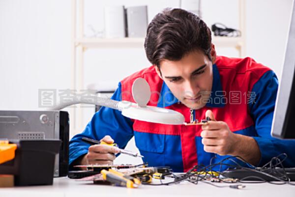維修車間計算機的專業(yè)修理工 技術(shù)、流程與重要性