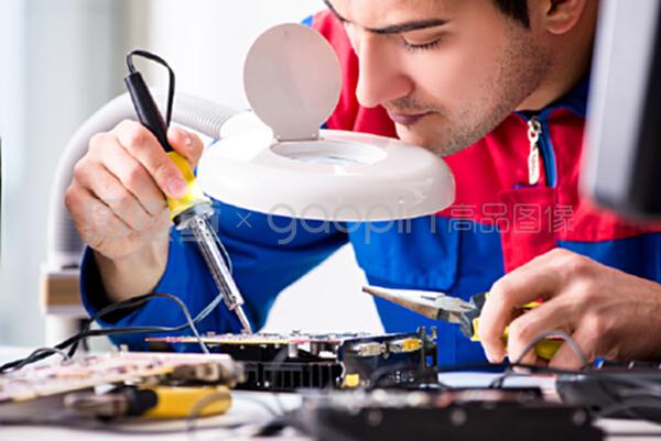 維修車間計算機的專業(yè)修理工 關(guān)鍵角色與技能要求