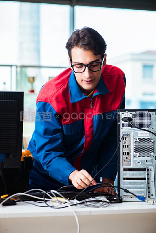 計(jì)算機(jī)修理工 車(chē)間里的技術(shù)與責(zé)任